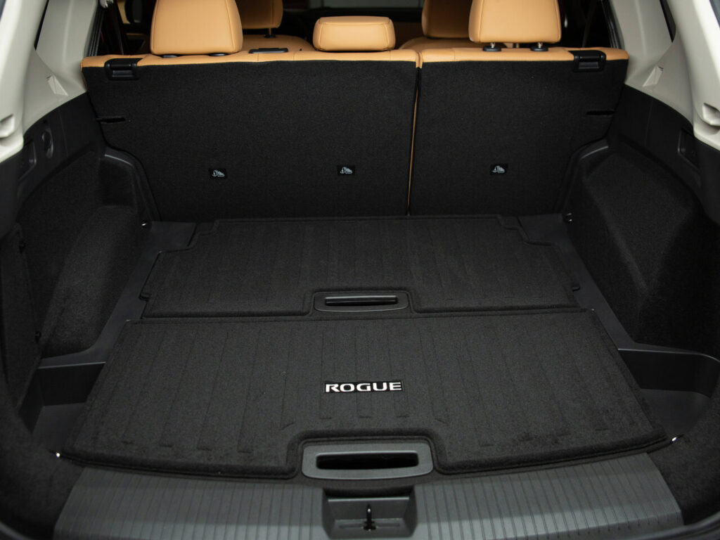 Багажное отделение Nissan Rogue