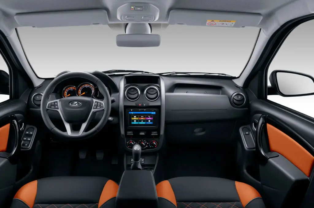 Передняя часть просторного салона Lada Largus