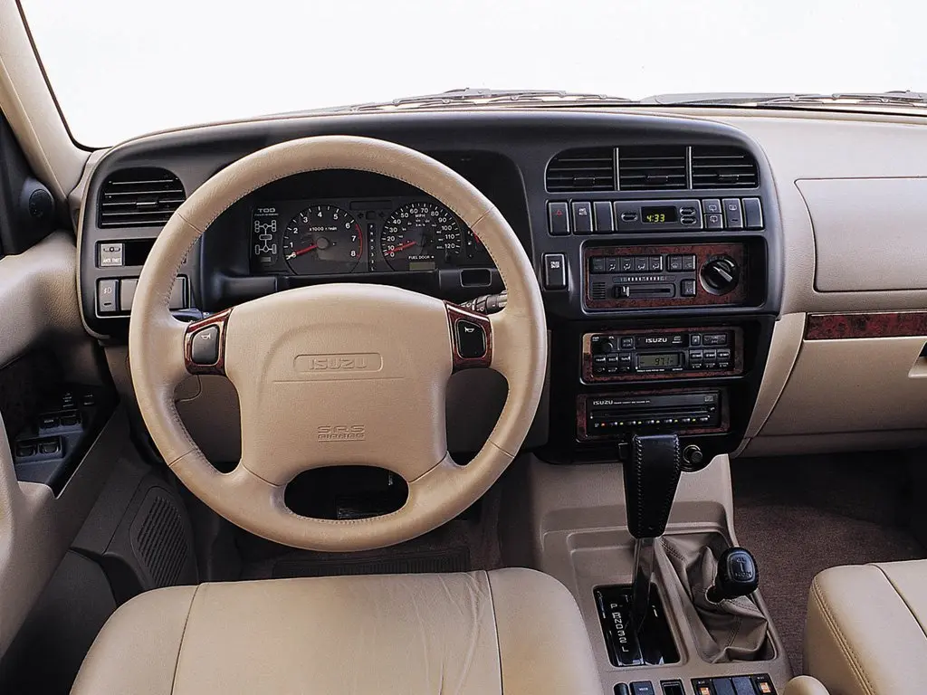 Передняя панель Isuzu Trooper второго поколения