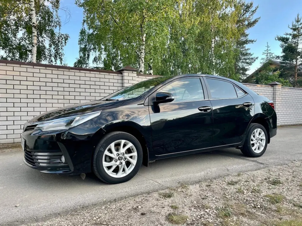 Toyota Corolla 2017 г. выпуска за 1,42 млн руб.