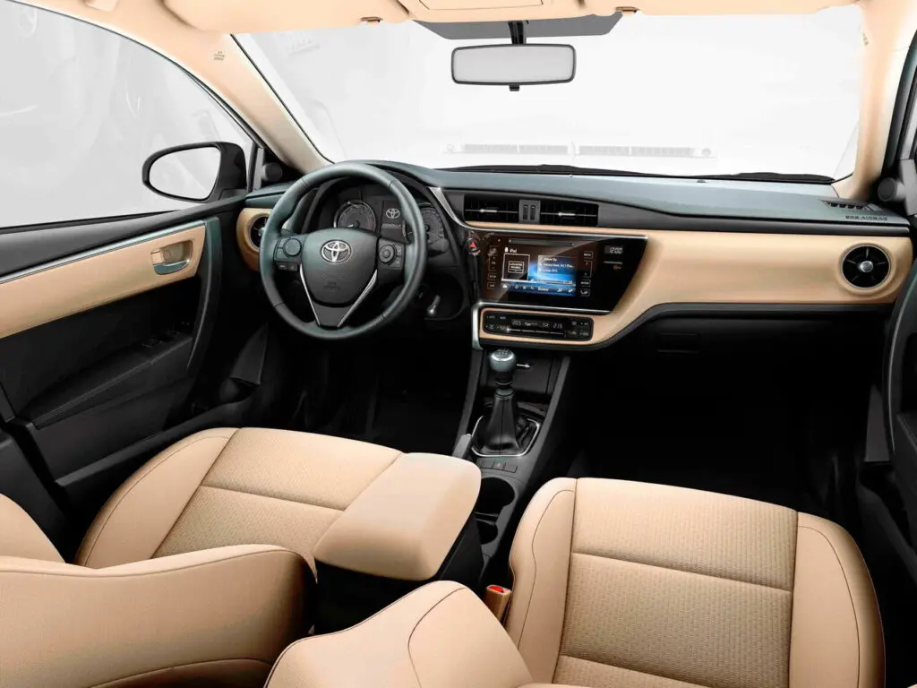 Комфортные условия и хорошая эргономика в салоне Toyota Corolla