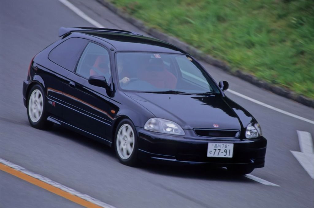 Honda Civic первой генерации Type R разгоняется до «сотни» за 6,7 секунды и развивает максимальную скорость 225 км/ч