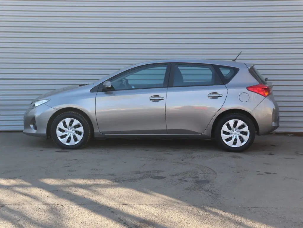 Toyota Auris – 2013 г. выпуска, 89 000 км пробега, 920 тыс. руб.