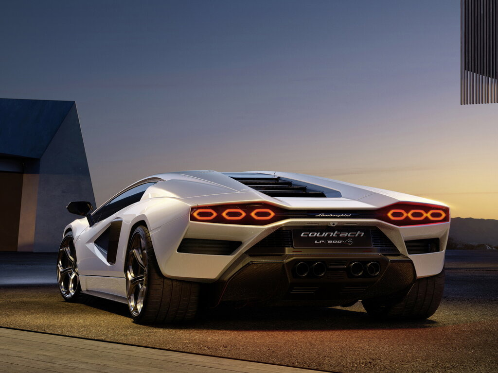 Новый Lamborghini Countach стоит от 2,6 млн долларов        