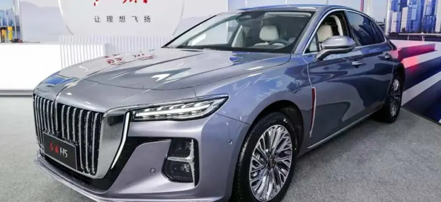 Новый седан премиального китайского бренда дешевле Toyota Camry с богатым опциональным оснащением – Hongqi H5 второго поколения