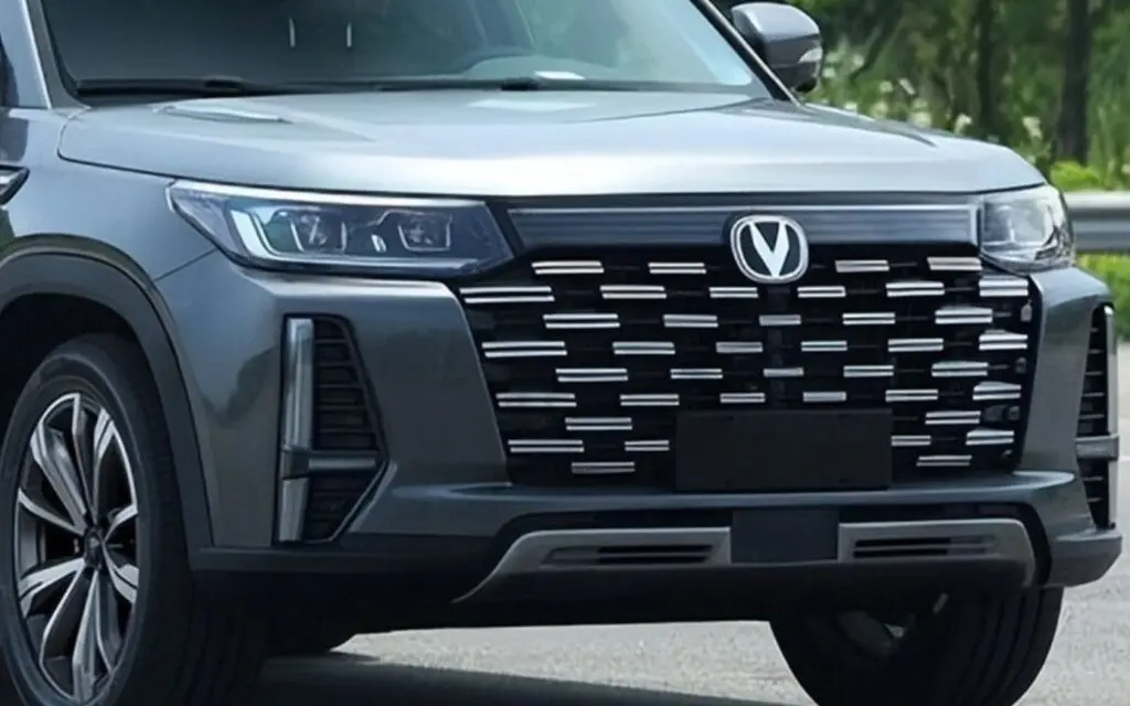 Измененная передняя часть Changan CS95