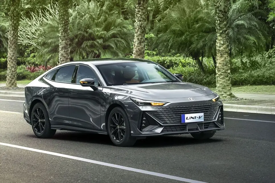 Changan UNI-V создан с модными выдвижными дверными ручками