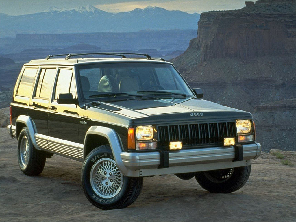 Единственный внедорожник, включенный в рейтинг надежности – Jeep Cherokee XJ (1983-1997) с бензиновым двигателем R4  