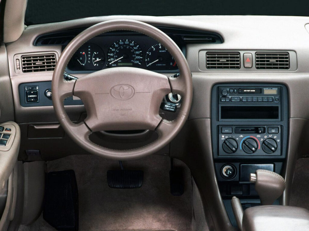 Передняя панель Toyota Camry четвертого поколения