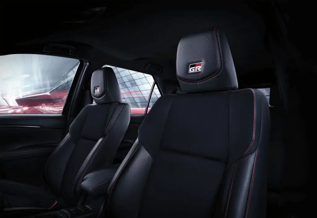 Передние сиденья GR Sport