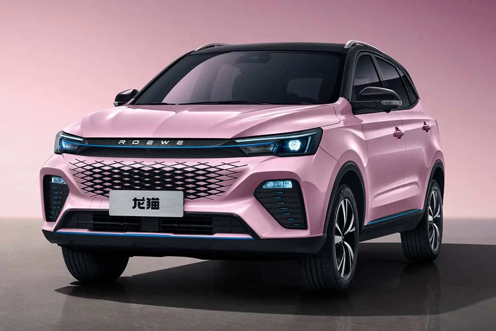 Roewe Longmao с аналогичной передней частью и синей светодиодной полосой между фарами