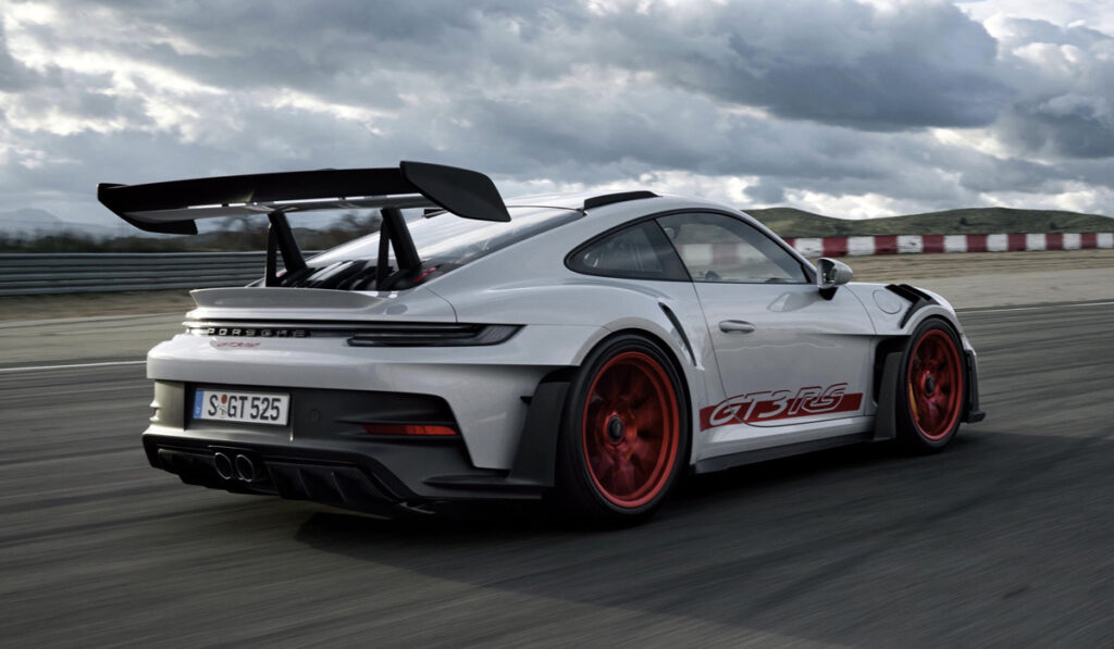 Победа электрического привода очевидна, поэтому этот автомобиль может стать последним Porsche 911 с классическим ДВС