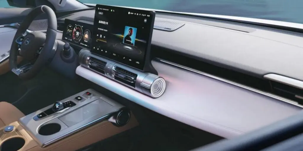 Передняя часть салона GAC Trumpchi Emkoo