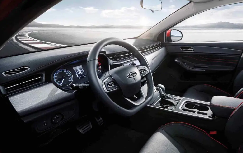 Салон Chery Arrizo 5 Pro в дорогой комплектации
