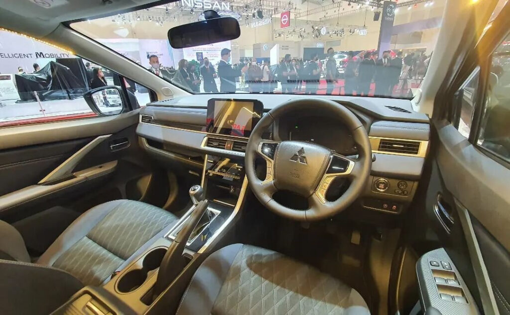 Передняя часть салона Mitsubishi Xpander