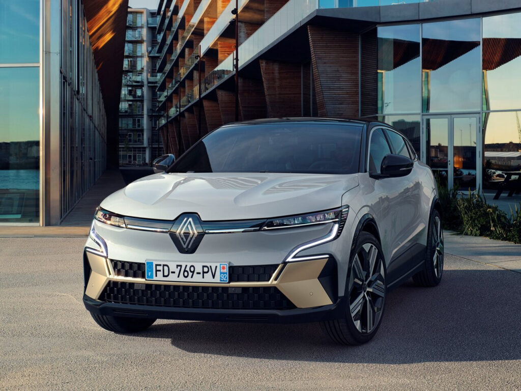 Renault Megane E-Tech Electric выпускают с 2021 года 