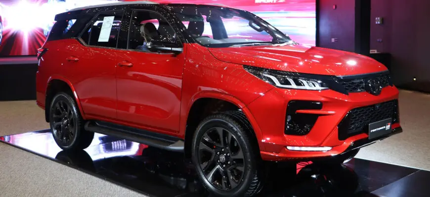 Toyota Fortuner обновили последний раз. Каким стал внедорожник перед скорой премьерой модели следующего поколения