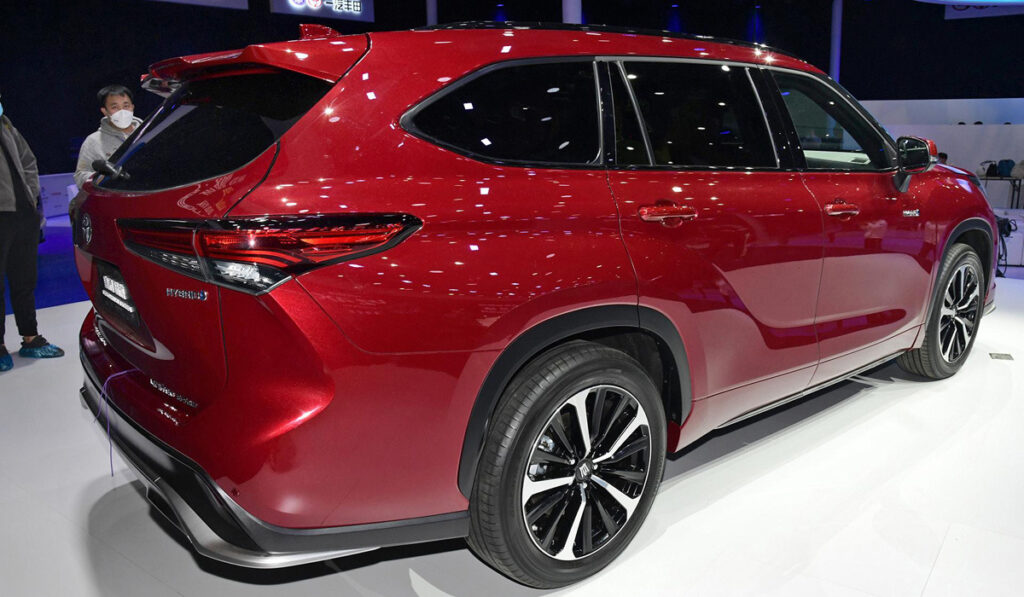 Новоявленный в 2021 году Crown Kluger – продукция фирмы FAW Toyota
