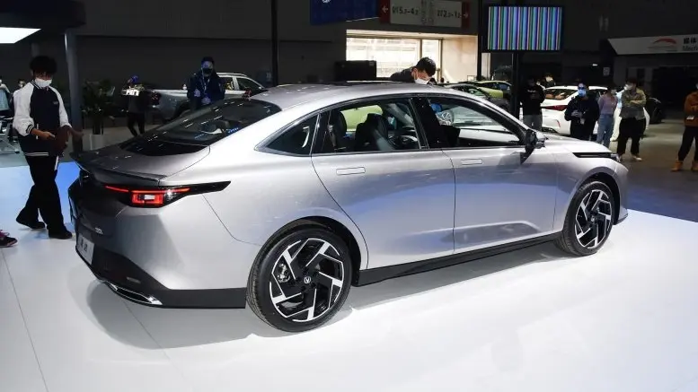 Changan Lamore – выглядит гармонично с любой стороны
