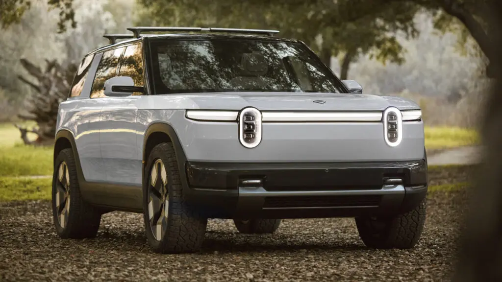 Последний шанс американского бренда на выживание: новые кроссоверы RIVIAN R2, R3 и R3X