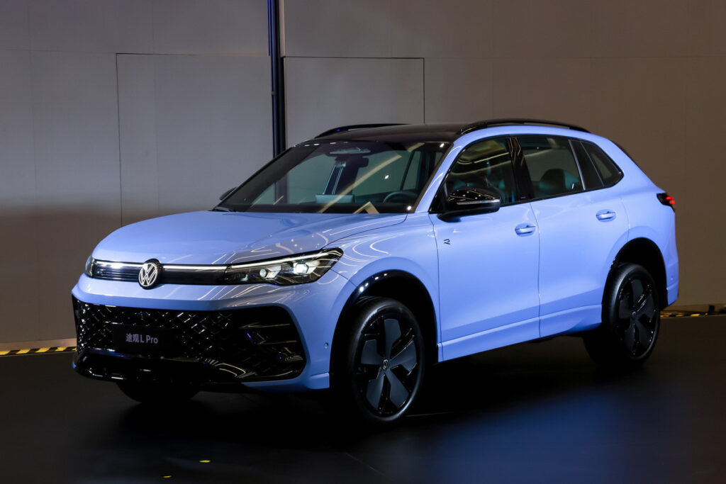 Фольксваген бросает вызов китайскому рынку кроссоверов: старт продаж Volkswagen Tiguan L Pro