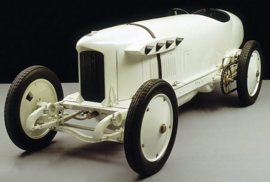 Lightning Benz (Blitzen Benz) - первый автомобиль в мире, преодолевший рубеж в 200 км/ч.