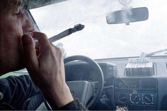 Курение за рулем в России могу запретить