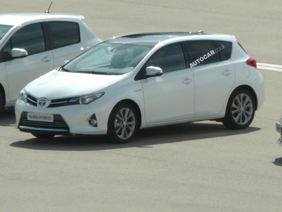 В сети появились первые фото Toyota Auris