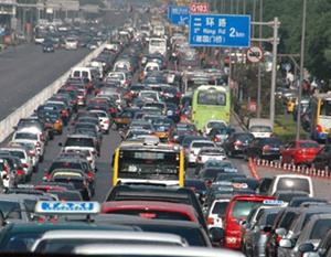 Автомобилисты в Китае попали в 10-дневную пробку