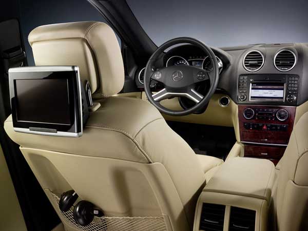 BMW и Mercedes-Benz - два взгляда на автомобиль