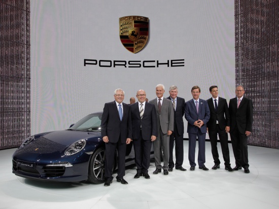 Porsche: начало продаж и цены на новый 911 в России