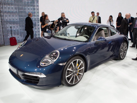 Porsche: начало продаж и цены на новый 911 в России