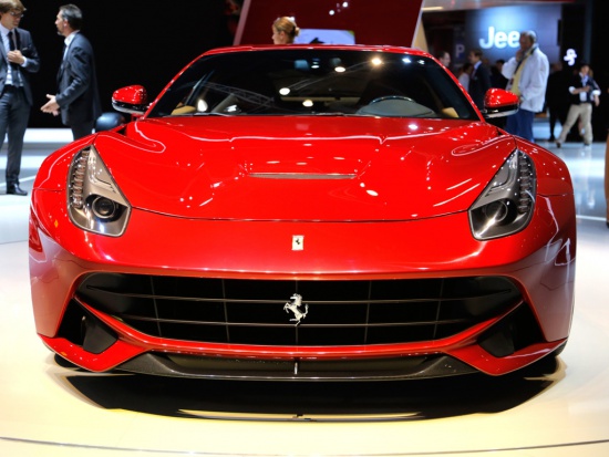  Ferrari показал рекордную F12 Berlinetta и "стеклянную" FF