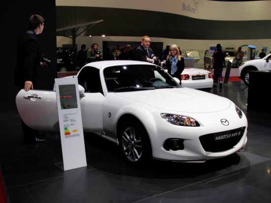 Родстер Mazda MX-5 слегка обновился к Парижу