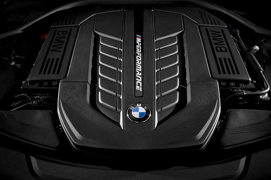 Новый BMW M760Li xDrive в Пеликан-Праймари