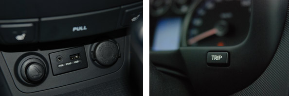 Разъёмы USB + AUX предлагаются уже в базовой версии Classic. Управление бортовым компьютером запрятано под руль - пользоваться на ходу этой кнопкой и неудобно, и опасно. 