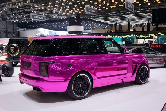 Ателье Hamann представило в Женеве кислотно-розовый барбимобиль