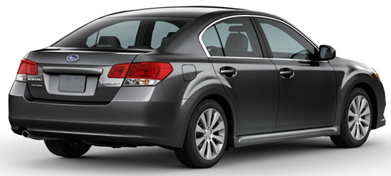 Задняя оптика новой Subaru Legacy напоминает BMW, а бампер - Mercedes.