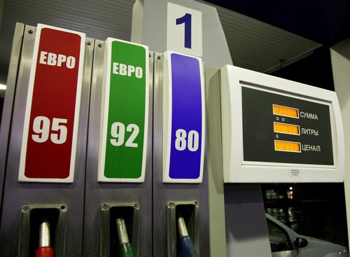 Названа "справедливая" цена на бензин в России