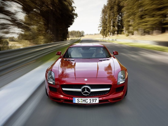Водители Mercedes чаще других превышают скорость