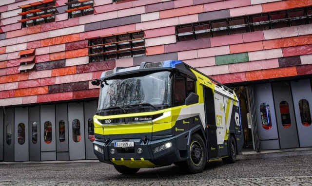 Скорость, технологичность и экологичность делают Rosenbauer Concept Fire Truck идеальным кандидатом для работы в аэропортах и городах Европы