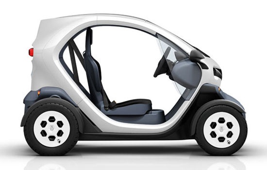 По словам представителей Renault, запаса аккумуляторов Twizy должно хватить на 100 км пути (полная зарядка батарей происходит 3,5 часа).