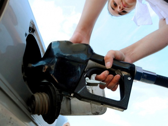 Минтранс предлагает повысить налог на бензин на 7-8 рублей