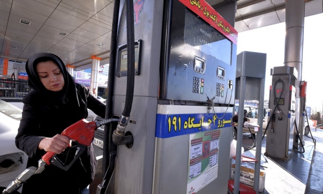 Иран и Саудовская Аравия - лидеры по добыче нефти, поэтому бензин у них дешевый