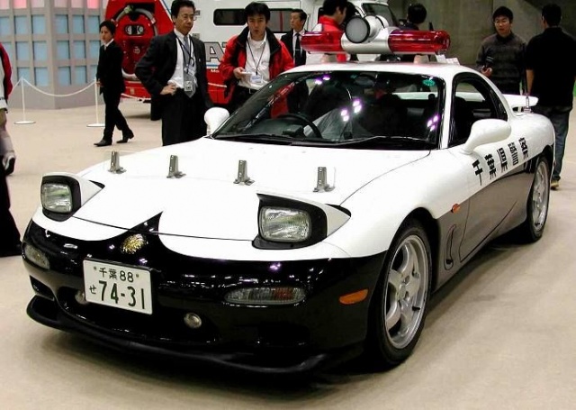 На каких автомобилях сегодня ездит японская полиция