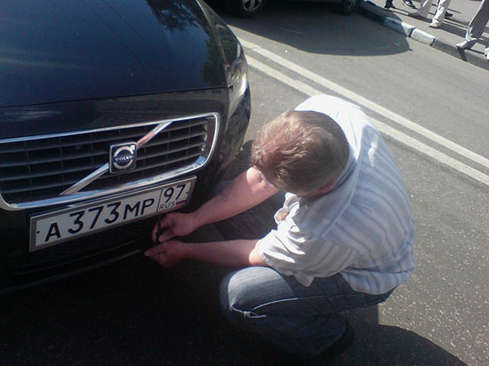В Москве задержан водитель авто с поддельными номерами серии АМР