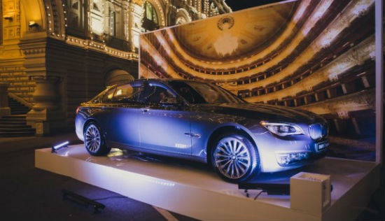 Выставка работ Дэвида Датуны «Глаза в глаза» и новый BMW 7 серии