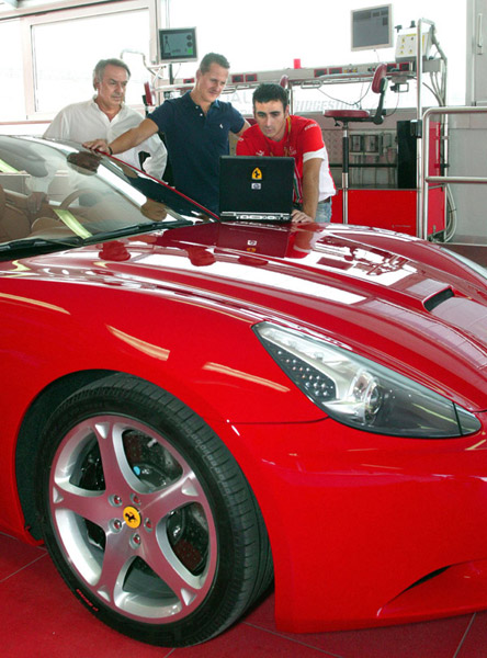 Шумахера пригласили протестировать новую модель Ferrari