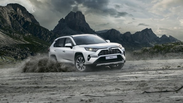 Стартовали продажи нового Toyota RAV4 в России