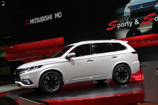 Mitsubishi намекнул на внешность нового Outlander